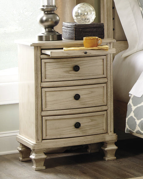 3 Drawers with Pull Out Tray